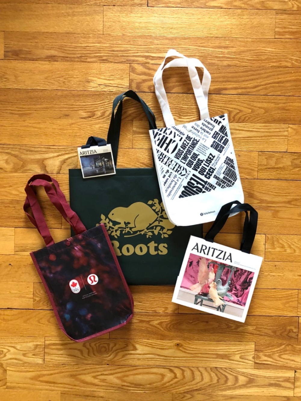 Lot of 5 shopping bags from Lululemon, Aritzia and Roots